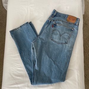 Mens Levi’s 501 button fly. Tag says 31 x 32. Vintage.